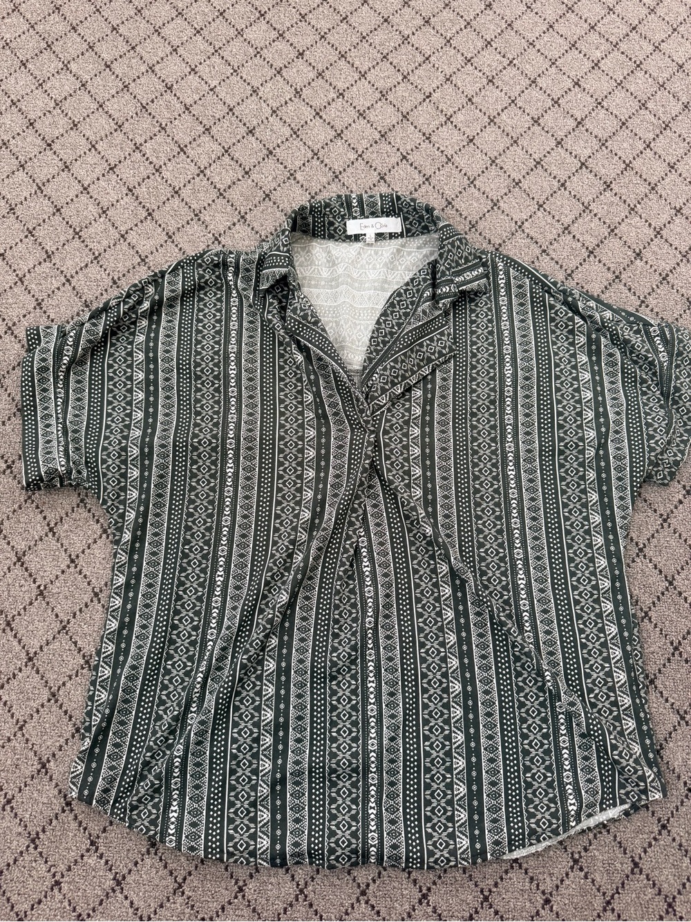 Eden & Olivia Green and White Blouse